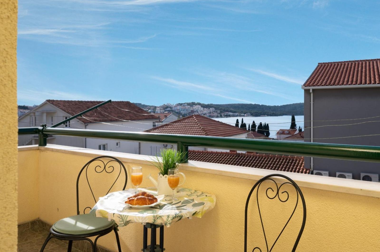 Apartment Anita Трогир Екстериор снимка