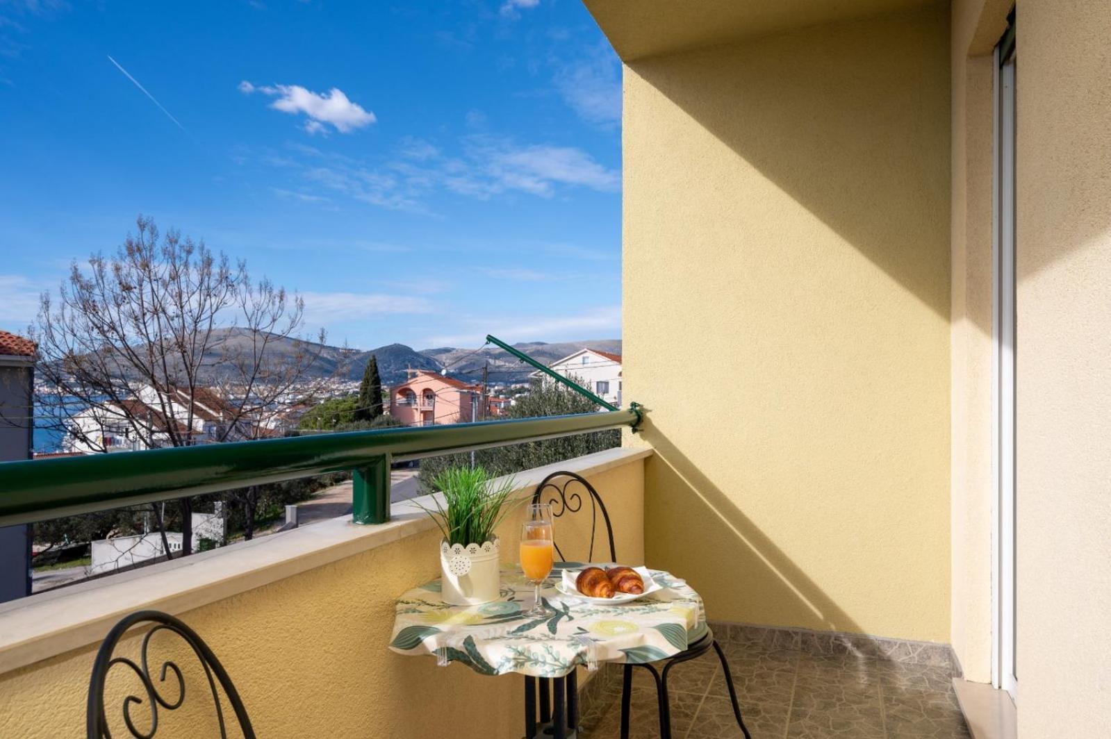 Apartment Anita Трогир Екстериор снимка